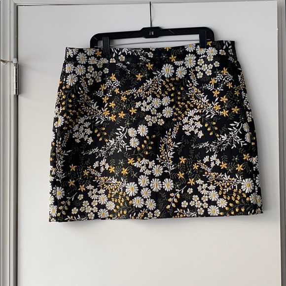 LOFT Dresses & Skirts - Loft Outlet Floral Mini Skirt Size 16
